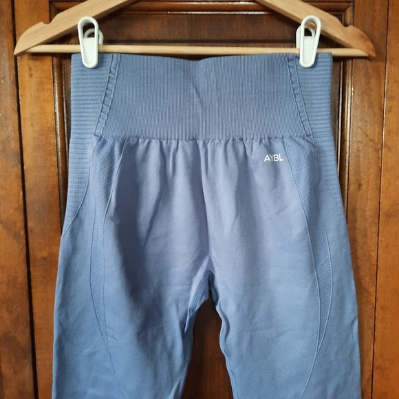 AYBL Dusty Blue Compression Activewear Workout Cropped Leggings Size Large - Picture 2 of 11